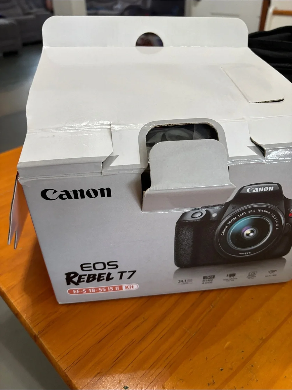 Canon DSLR Camera in Black with 18-55mm Lens